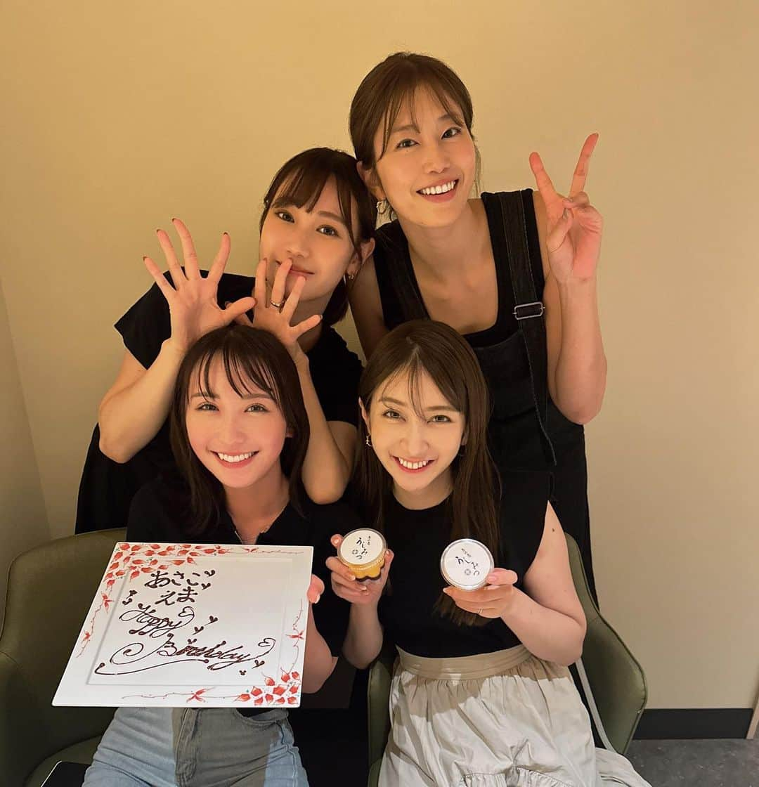 高野祐衣のインスタグラム：「少し前🌙 麻子とえまのお誕生日のお祝いで、 美味しいお肉をいただきに うしみつさんへ🥰  もともとは仕事仲間から始まり、 今では大好きなお友達たち☺︎☺︎」