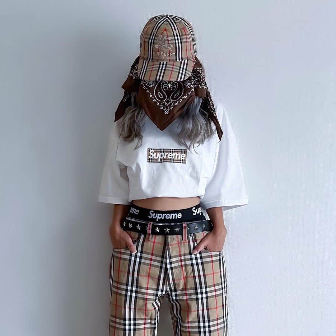 Supreme Mihoさんのインスタグラム写真 - (Supreme MihoInstagram)「🤎🤎🤎 ✩ "BERBEREME" ✩ #supreme #burberry #af1  #シュプリーム」8月10日 20時00分 - miho_umeboshi