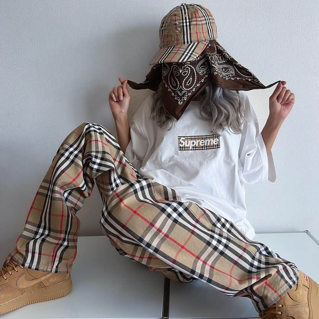 Supreme Mihoさんのインスタグラム写真 - (Supreme MihoInstagram)「🤎🤎🤎 ✩ "BERBEREME" ✩ #supreme #burberry #af1  #シュプリーム」8月10日 20時00分 - miho_umeboshi