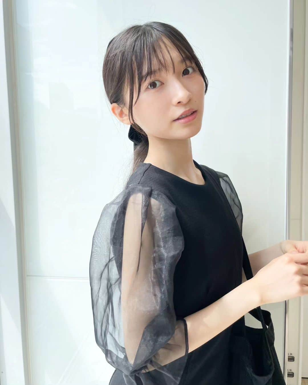 桧山ありすのインスタグラム：「8月はまだまだ暑いですが、 もう秋服が欲しいです...笑  秋服が1番好きです🫶🏻  #桧山ありす #alice #07 #jk #fjk #jk1 #15歳 #ベロア #ベロアリボン #ワンピース」