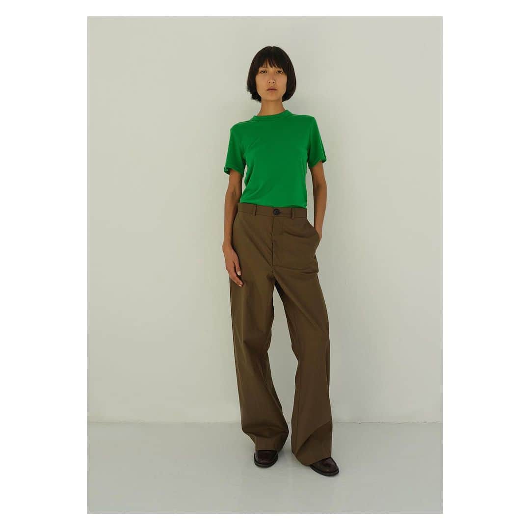 のインスタグラム：「Bowie fresh Arrival 💚 A new fresh model in our wardrobe in a coated poplin fabric Abby Stone  Pants are in a limited edition do we work to use up the left over fabrics in our stock Italy .   #perfectfit #Bowie #justarrived #🤎」