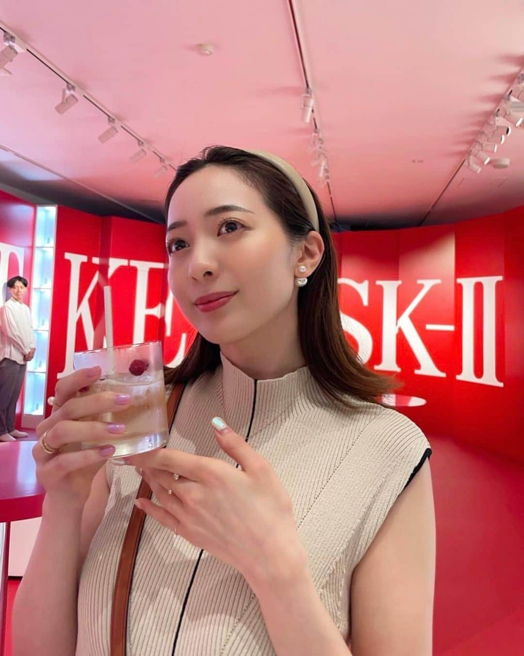 農海姫夏のインスタグラム：「SK-IIのイベントへ🕊️ シークレットキーハウスの世界観がとにかくとっても素敵！ SK-IIの歴史、ピテラの魅力など知れた貴重な時間だった💫  進化した2種類の美容クリームはみずみずしくて香りもすごく良かった🍃  肌測定マシンでは今の肌の状態も知れて、より一層エイジングケアが大事だと思った😌  #skii #ピテラ #ピテラエッセンス #フェイシャルトリートメントエッセンス」