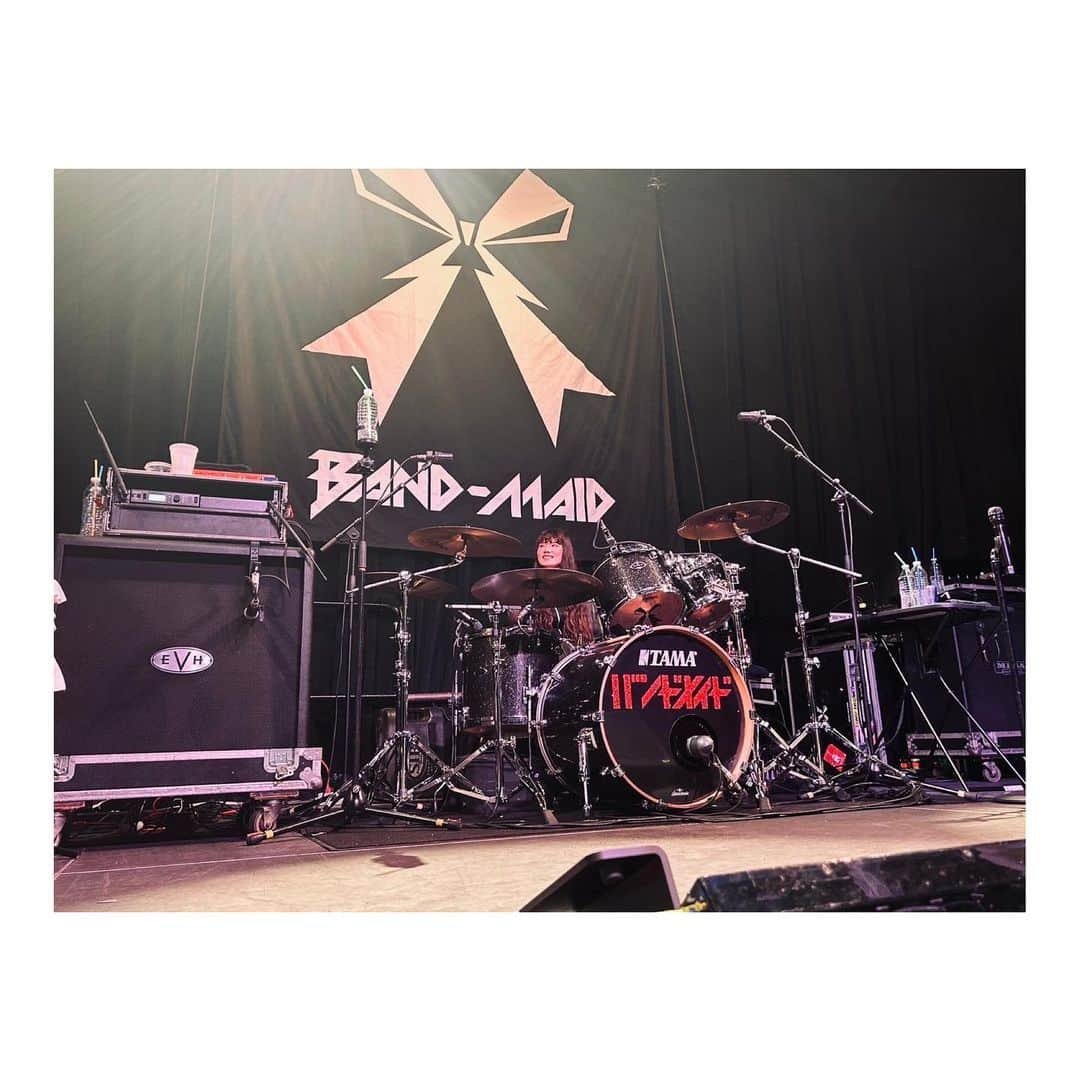 廣瀬茜さんのインスタグラム写真 - (廣瀬茜Instagram)「2023.8.8 "BAND-MAID 10TH ANNIVERSARY TOUR in North America" at Summit  Thank you Denver!  It was so much fun and there was fun jam time! MISA's drums and KANAMI's bass were groovin'🔥lol  #bandmaid #Denver」8月10日 17時04分 - akane_bandmaid