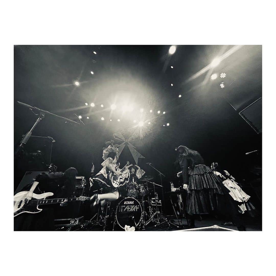 廣瀬茜さんのインスタグラム写真 - (廣瀬茜Instagram)「2023.8.8 "BAND-MAID 10TH ANNIVERSARY TOUR in North America" at Summit  Thank you Denver!  It was so much fun and there was fun jam time! MISA's drums and KANAMI's bass were groovin'🔥lol  #bandmaid #Denver」8月10日 17時04分 - akane_bandmaid