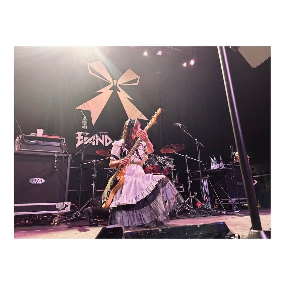 廣瀬茜さんのインスタグラム写真 - (廣瀬茜Instagram)「2023.8.8 "BAND-MAID 10TH ANNIVERSARY TOUR in North America" at Summit  Thank you Denver!  It was so much fun and there was fun jam time! MISA's drums and KANAMI's bass were groovin'🔥lol  #bandmaid #Denver」8月10日 17時04分 - akane_bandmaid