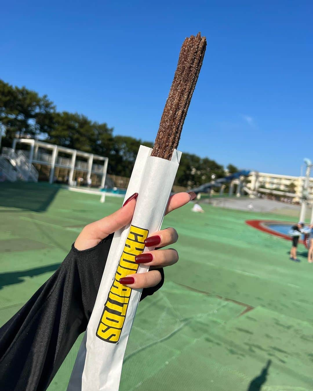 Satomi Biancaさんのインスタグラム写真 - (Satomi BiancaInstagram)「⛱️🏊🏼‍♀️🌭🚿​  プールサイドで食べる、焼きそばやチュロスが好き​  毎年来てる辻堂海浜公園のジャンボプール🏊🏼‍♀️​  ウォータースライダーも流れるプールも波のプールもあるんだよ❤️‍🔥​  ちなみにガッツリ遊びたい派だから水着は着替えてラッシュガードも着ました🫡w​  #pr #藤沢市 #藤沢キュンあつめ #辻堂海浜公園​」8月10日 19時10分 - satobyyyy