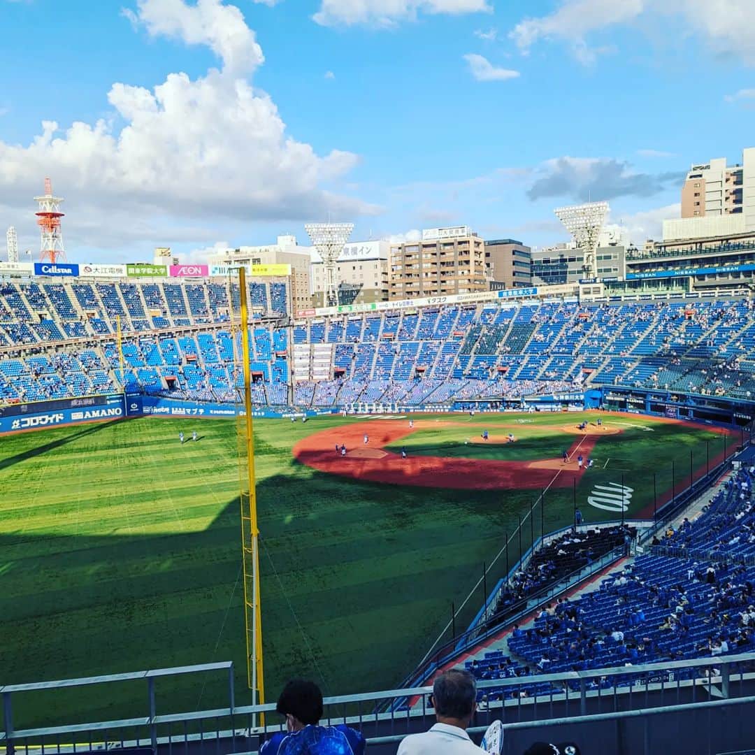 島田佳奈さんのインスタグラム写真 - (島田佳奈Instagram)「今日は17歳とハマスタへ（スターナイト）。初のレフト側ウィングシート。夏場は風通し良くていいね！ シークレット（ランダム）の刺繍缶バッジ、2個とも欲しい選手が穫れたー！」8月10日 17時17分 - shimadakana