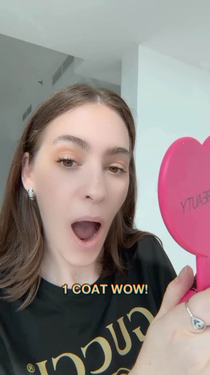 Huda Kattanのインスタグラム：「@leanneeverett’s take on our NEW #HudaBeautyOneCoatWow Mascara: “You guys know mascara is the one thing I can’t live without for my light daily makeup routine… This is my new favorite.” 🤩🎉」