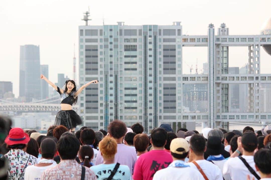寺嶋由芙のインスタグラム：「非常に楽しそうであるヾ(ﾟωﾟ)ﾉ ・ #TIF2023 #てぃふでゆふ #TIF #TOKYOIDOLFESTIVAL #ゆっふぃー #アイドル #idol #夏！」