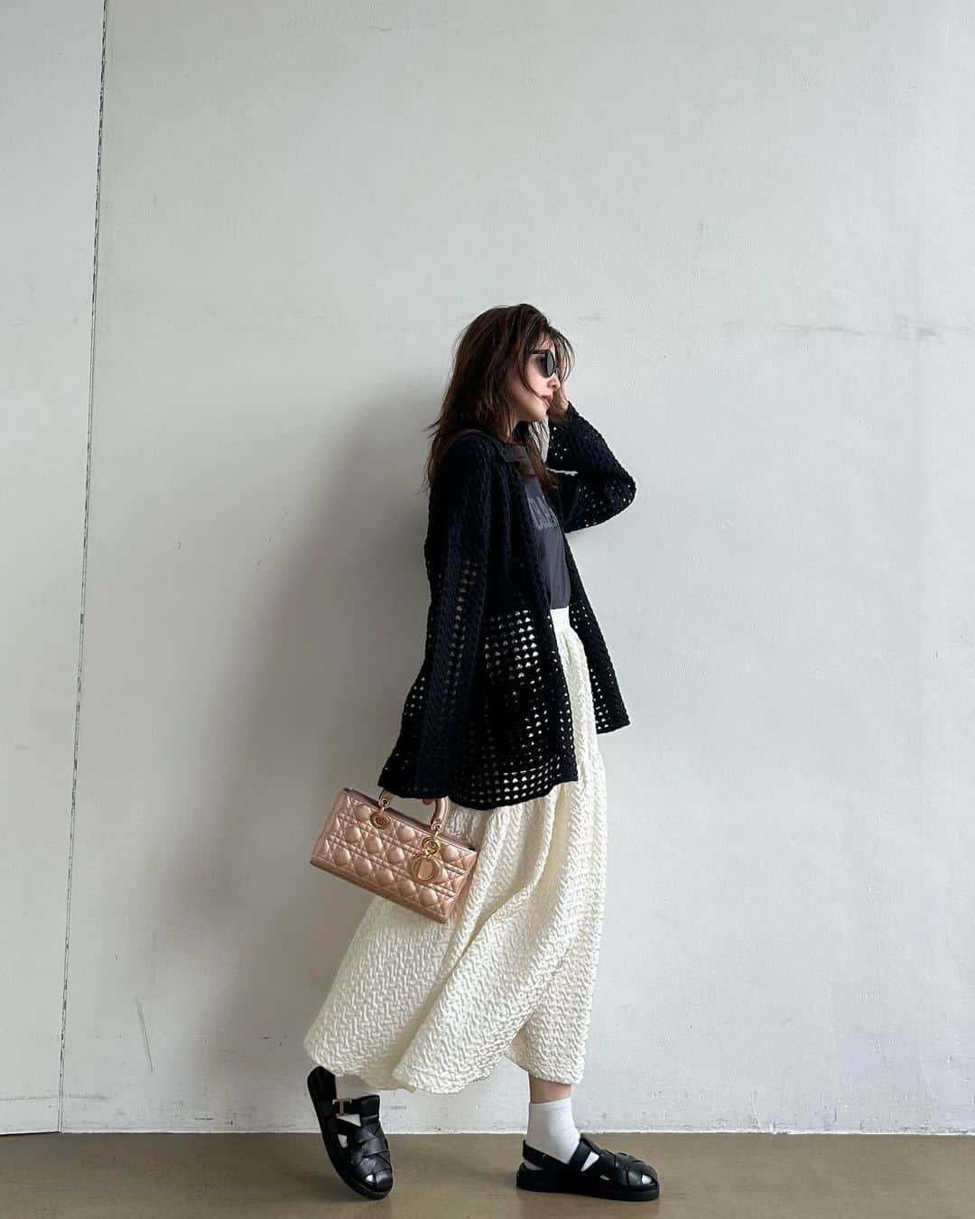 朝比奈彩さんのインスタグラム写真 - (朝比奈彩Instagram)「. 今日の私服🩷 . カジュアルな中に甘さがある、 コーディネートにしました☺️ . @dior のバックをポイントにしたよ！🫶 . 今日の撮影も楽しく終えました！♥️ . .」8月10日 17時39分 - asahina_aya