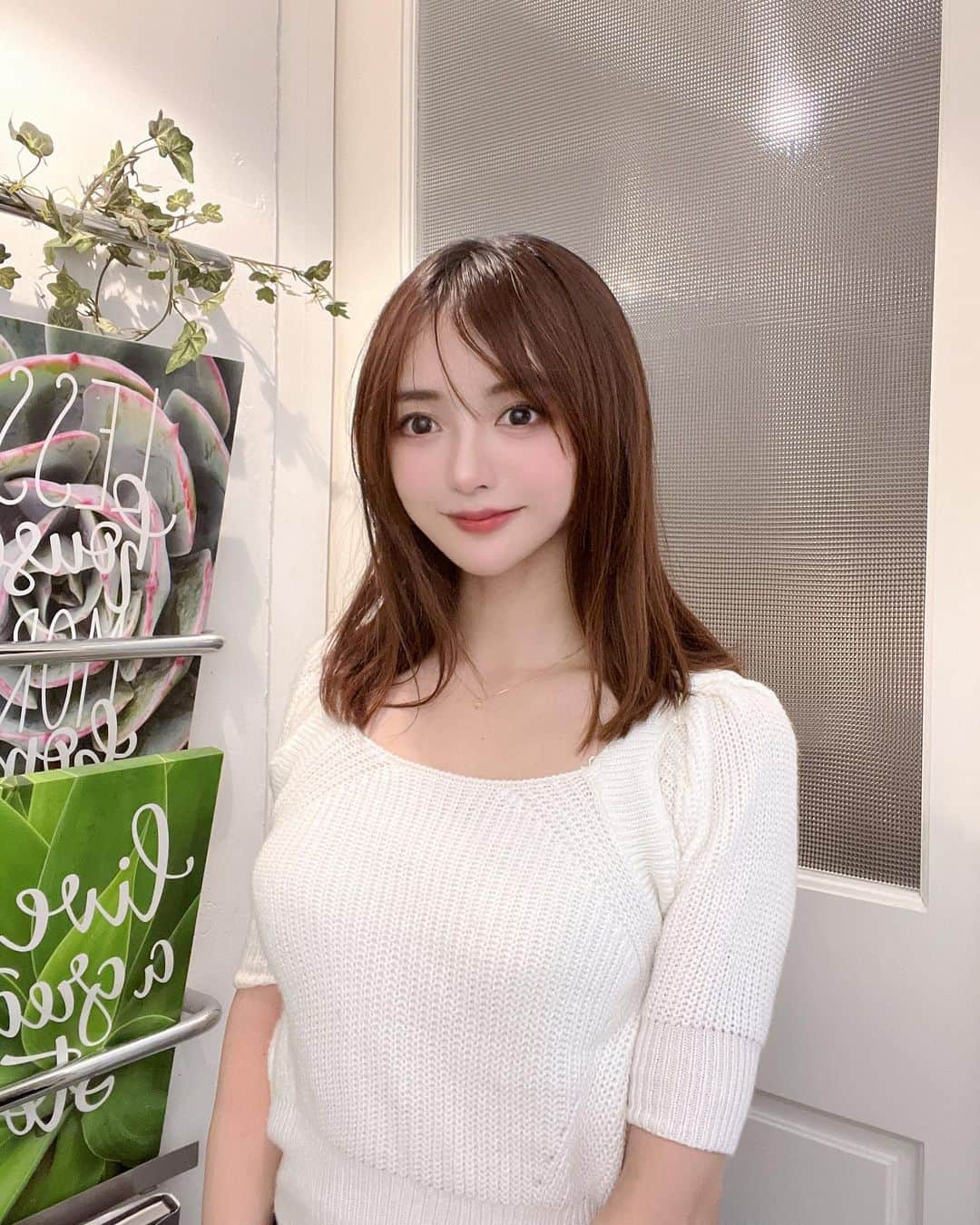 ゆうたむさんのインスタグラム写真 - (ゆうたむInstagram)「今回もいいかんじにしていただいたよ💇‍♀️  すべて @otsuka_x さんにお任せです！  私の髪は後ろのほうがクセあったり難しいのですが担当さんほんとうにカットうまくて助かります💇‍♀️  3枚目before😂  #美容室 #東京美容室 #カット #ヘアカット #ボブ #ロブ #ショートカット #ヘアカラー #夏ヘア #ゆうたむの美容メモ📝」8月10日 17時51分 - yuutamu_non