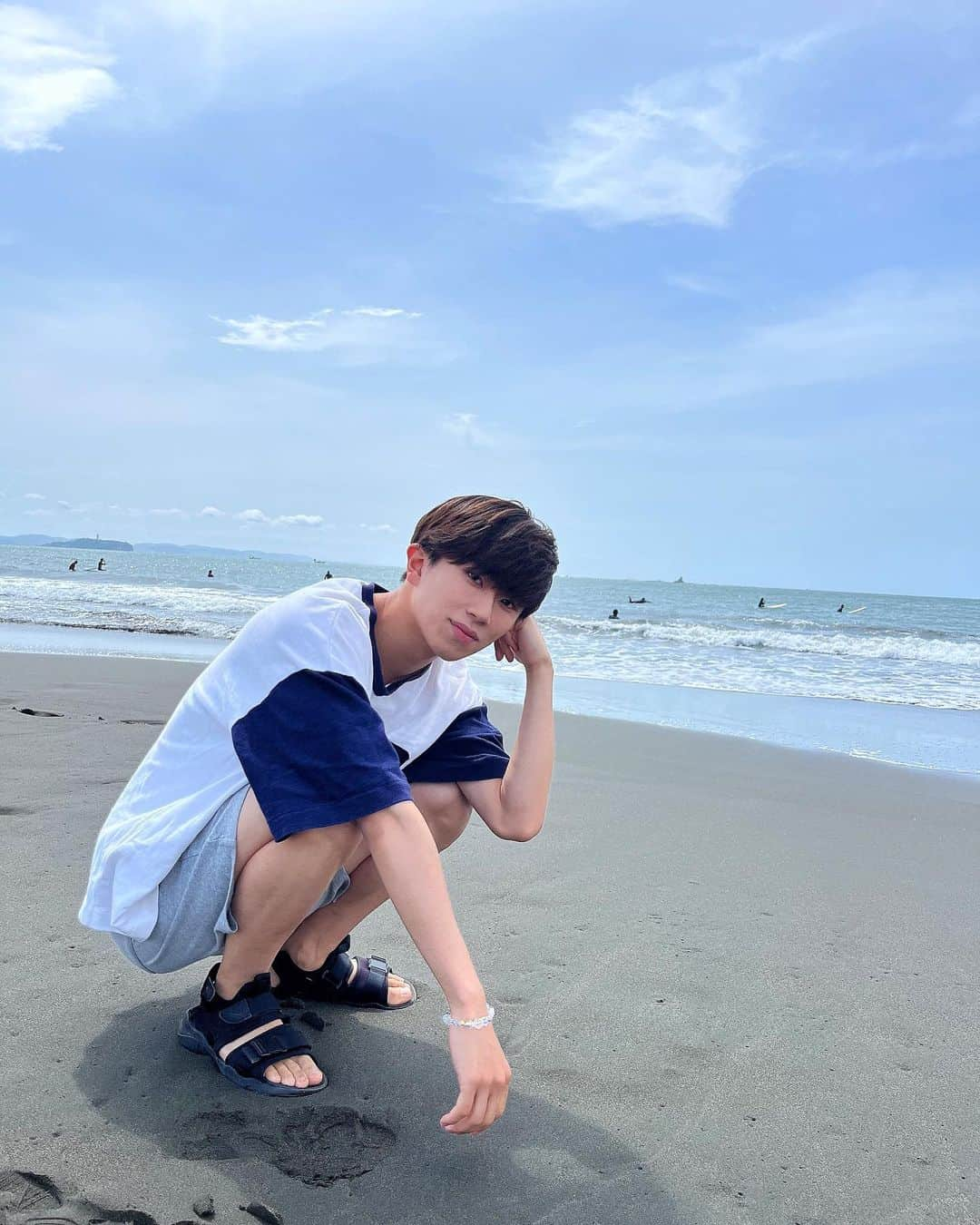 高根正樹さんのインスタグラム写真 - (高根正樹Instagram)「. そろそろ海入ってきてもいい？🌊🏄‍♂️ beach date is fun.  #海 #高根正樹 #まちゃき #まちゃ #俳優 #アイドル  #天使 #あざとい系男子 #自撮り男子 #美容男子 #甘党男子 #八重歯男子 #えくぼ男子 #スイーツ男子 #PANBE #ぱんびー #まちゃきだいありー #idol #angel #可爱的男孩 #偶像 #演员 #아이돌 #귀여운 남자」8月10日 17時48分 - machagram_1102