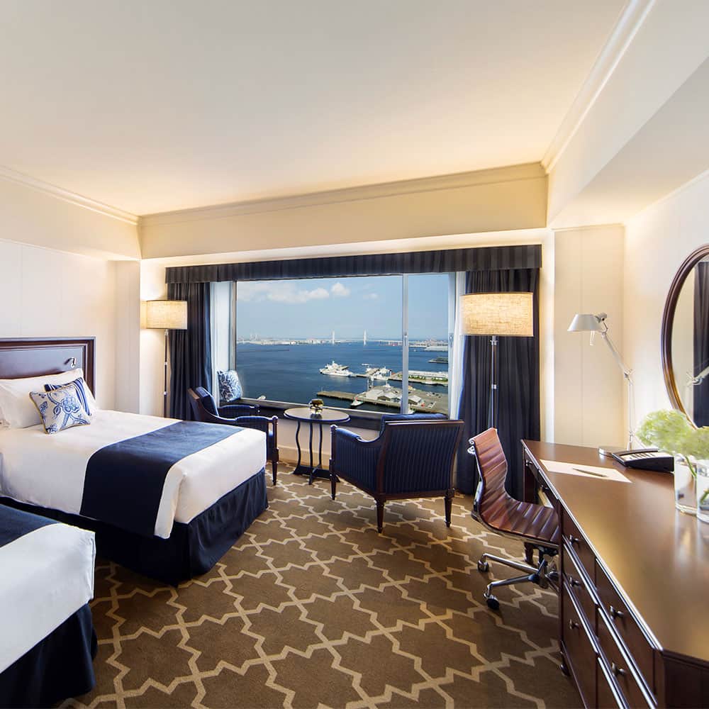 ヨコハマ グランド インターコンチネンタル ホテルさんのインスタグラム写真 - (ヨコハマ グランド インターコンチネンタル ホテルInstagram)「目の前に広がる海から朝日が昇る様子を堪能できるのは、ハーバービュー側の客室ならでは🌤🌤 豪華客船をイメージした落ち着きのある客室で、穏やかなご滞在をお楽しみください。  #ヨコハマグランドインターコンチネンタルホテル #プレミアムルーム #ハーバービュー #ホテルステイ #朝日 #宿の日 #横浜ホテル #みなとみらいホテル #intercontinentalyokohamagrand #yokohama #minatomirai #morningsun #nightview」8月10日 18時00分 - intercontinentalyokohamagrand
