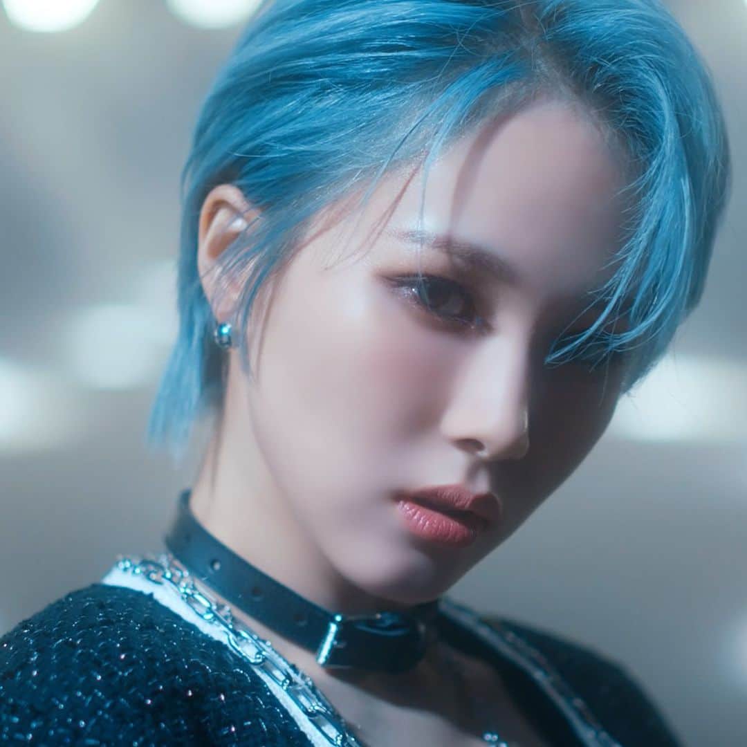EVERGLOWのインスタグラム：「EVERGLOW 4TH SINGLE ALBUM  <ALL MY GIRLS> SLAY MV Teaser #MIA  ▶ https://youtu.be/WmSc_9tNVHA  2023.08.18 6PM (KST)  #EVERGLOW #에버글로우 #ALL_MY_GIRLS #SLAY #미아」