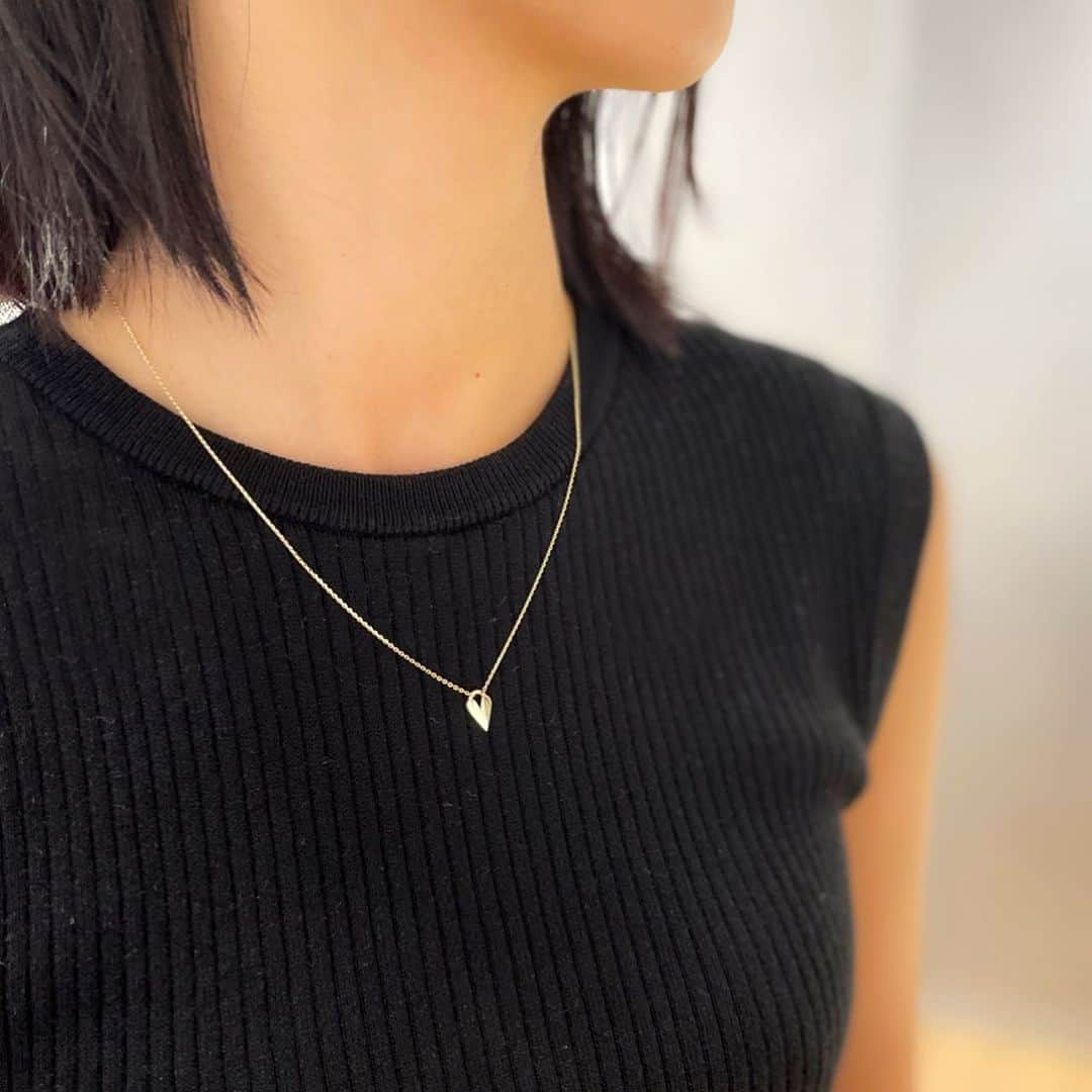 starjewelry_pressさんのインスタグラム写真 - (starjewelry_pressInstagram)「NEW MODEL 【CONNECT WITH LOVE】  人気のハートモチーフを、スタイリッシュかつモダンに表現したシリーズ”CONNECT WITH LOVE“から新モデルがラインナップ。  SSコレクションで登場したボリュームリングのパターン柄から、ハートのディテールを切り出したエッジィなデザインです。 シャープなアウトラインで描いた“大人のハート”でカッコよくきめて。  #starjewelry #スタージュエリー #connectwithlove #necklace  #ネックレス #ring #リング #bracelet #ブレスレット #ハート #jewelry」8月10日 17時58分 - starjewelry_press