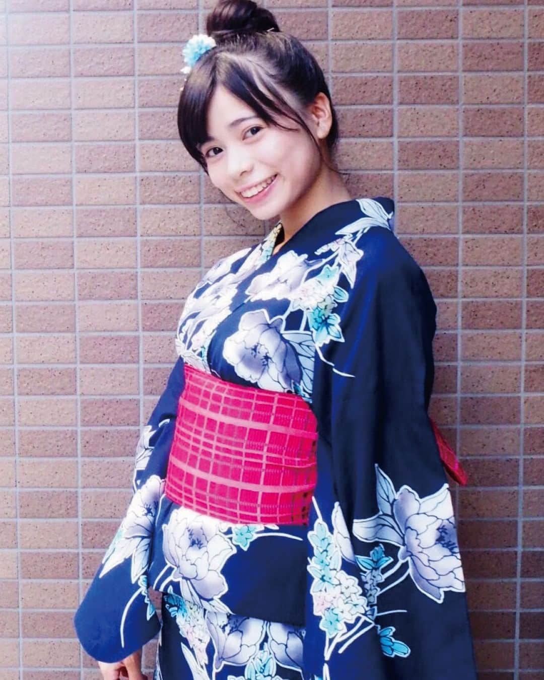 のインスタグラム：「🎤 こんばんは！瀧川奈津希です。  8月に入り10日ほど経ちましたが 海水浴、スイカ割、BBQなど夏らしいことはもう何かされましたか？🍉🌊  私は今年はまだそういった予定がないので…笑 以前着た浴衣の写真を引っ張り出してきました！  1枚目が19歳のとき　2枚目が24歳のときです。  まだ暑いうちに、夏らしい予定を何か1つは入れられるように… したいなと思います✊笑  #夏 #夏の予定 #浴衣 #暑いうちに #夏らしいこと  #5ch #KSB瀬戸内海放送 #岡山 #香川 #okayama #kagawa #瀧川奈津希 #アナウンサー #女性アナウンサー #テレビ局」