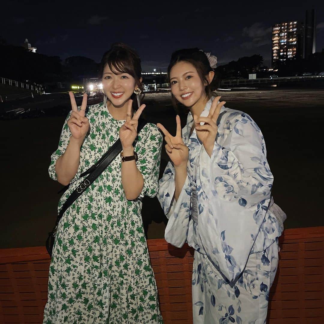 白川理桜さんのインスタグラム写真 - (白川理桜Instagram)「#岡崎の大花火 見てきました！！✨️ 岡崎城下家康公夏祭り第75回花火大会 歴史ある、そして今アツい岡崎に！！🔥 花火はもちろん地元らしい仕掛け花火は 職人さんの技術が見られて面白かった！ ドラゴンハイウェイさんの演目が個人的に優勝で ラストの音楽に合わせた大花火も最高で 岡崎という地の歴史に思いを馳せて涙が出ました🥲 もっと岡崎観光したかった！また岡崎行きます！ そしてもっと全国の花火大会行きたいなぁー！ ⁡オススメあったらぜひ教えてください！✨️  そして！現場で白井さんにお会いできて✨️ ラジオ好きとしてめちゃくちゃ嬉しかったです🥰 名古屋在住のラジオ好き母も大興奮してました！ 花火上がってるのにお話してても聞き取れるいいお声で尊敬です✨️ ⁡ 実家の愛犬と弟と揃ったコーデ出来て嬉しかった💙 ※愛犬は花火大会には行かずお留守番でした🐶 ⁡ #花火 #花火大会 #岡崎 #okazaki #fireworks  #岡崎花火大会 #岡崎花火大会2023 #浴衣 #zipfm #japaneseyukata #yukata」8月10日 18時09分 - srkwrio
