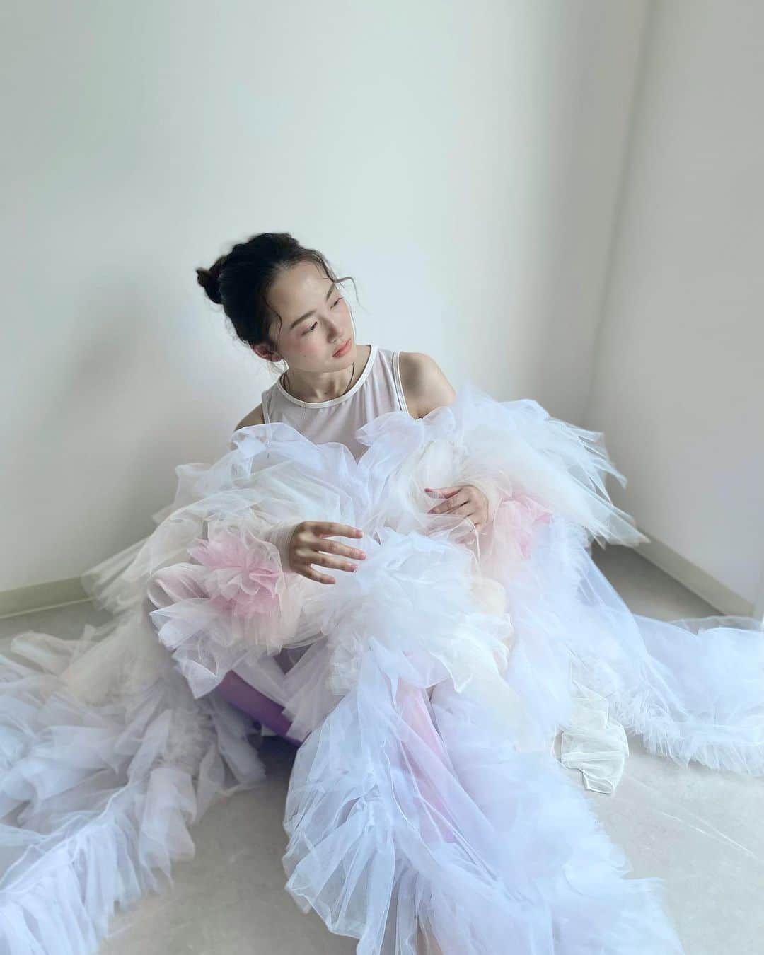 ARAKI SHIROさんのインスタグラム写真 - (ARAKI SHIROInstagram)「-behind the shoot- @manami_nagao  with the white /insect shaped details🦗🦗🦗(Separated costume) location @fildor_akeno   #ARAKISHIRO #emergingdesigner #upnextdesigner #dazedanddiscovered  #alwaysupportalent  #アラキシロウ」8月10日 18時02分 - arakishiro