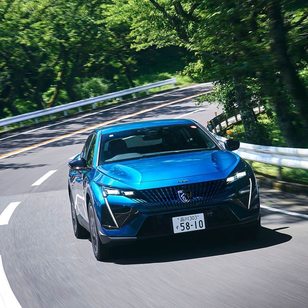 Peugeot_jpのインスタグラム：「旅行に、帰省に、ドライブに。 プジョーとともに、心奪う夏をお愉しみください。  #Peugeot #プジョー」