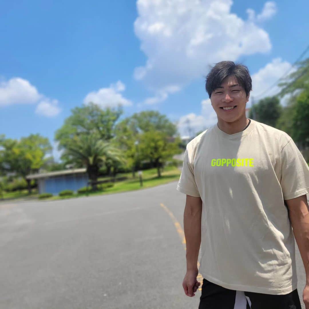 清水邦広さんのインスタグラム写真 - (清水邦広Instagram)「みなさん、お待たせしました！ 『GOPPOSITE』第２弾 の 販売を開始します👏  夏に可愛く着られるものや シンプルにカッコよく着られるものなど デザインにかなりこだわりました！  ☀️夏なので 👕Tシャツのみです👕  色は、  みなさんが協力してくださったアンケートの結果から   白 サンドベージュ 黒 アイビーグリーン  の４種類に！  さらに、 文字の色や柄の色を変えて 色んな種類を作りました😊  ぜひ 好みのTシャツを探してみてくださいね👀  そして 第1弾でキッズサイズも出してくださいとの声を多くいただいたので、 キッズサイズも販売します👶 （僕も早くコリちゃんに着せて、ペアルックをしたいです笑）  さらに今回は レディースサイズも作っていますので、 詳しくは、 それぞれのサイズ表も確認してくださいね。  そして、 僕から感謝を込めて、  今回特別に  【2枚買っていただくと、 さらに1枚プレゼント】！！！  もちろん送料も全て無料にします！  プレゼント分は、 備考欄に希望の 好きなサイズ、色のデザインを記載してください😊  とにかく、 おしゃれで イケてるTシャツに出来上がったので、 これを着て夏を楽しんでください😎☀️  期間は ２週間限定でやります！ 締め切りは8月24日までです！  ↓商品詳細、ご購入はこちらから https://gopposite.stores.jp/  #GOPPOSITE #ゴポジット #TRES #トレス #今回は特別に #先着何人ではなく #みーんなに #もれなく2枚買ったら1枚プレゼント #送料も無料！ #みなさんに感謝と愛こめて！」8月10日 18時06分 - gorikuni0811