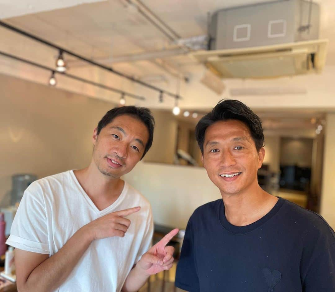 福西崇史さんのインスタグラム写真 - (福西崇史Instagram)「. カラーもして、 バッチリ👍💈 . それにしても焼けてるなぁ〜😅 . #rima #美容院 #表参道 #福西崇史 #ポートレートおじさん #白髪も目立ち始めたし #ヘッドスパも最高 #頭皮ケア #肌ケア #美容系男子」8月10日 18時08分 - takashi_fukunishi