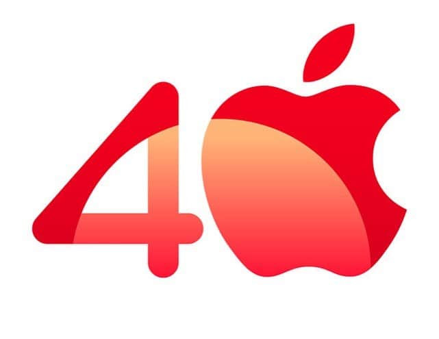 三田真一さんのインスタグラム写真 - (三田真一Instagram)「99年に初めてiBook G4 14inch を買ってロンドンでのスタイリスト生活に使っていたのが最初のAppleデビュー。 初めて日本にApple Storeができたとき、店内のビジュアルを手伝ったのを思い出します。  仕事はMacBook、絵型描くのはiPad。 必要不可欠。  Appleが日本に上隆して40周年。  おめでとうございます！  @Apple」8月10日 18時08分 - mitershinichi