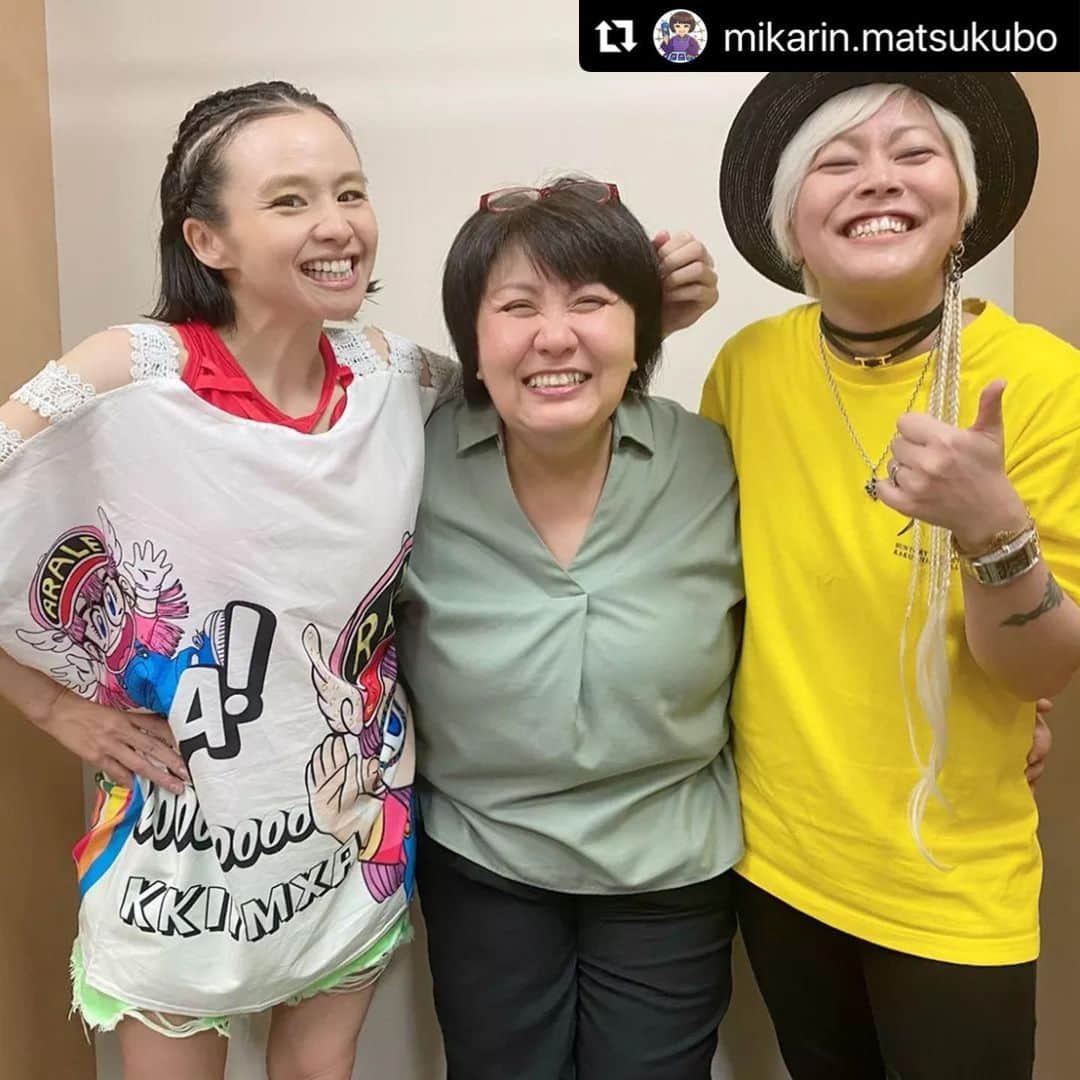 misoNosukeさんのインスタグラム写真 - (misoNosukeInstagram)「. . @nosukedrummer も @az__japan も  自分も完全にプライベートでお祝い♡ ドッキリ大成功（笑）  ↓  #Repost @mikarin.matsukubo with @use.repost  【フラリッシュエンターテイメントのフェス2日目】  トウキヨウヒウヰロー＆maya、moist 、馬原美穂の3組のライブをお届けしました。  なんと終わった後にサプライズがあり！ 私が担当したアーティスト達  camino、LeMpick?、G-plus＋、AYASA、松本隆博、スタッフ、関係者の皆様から  お祝いのメッセージや歌など 動画のプレゼントからの…  misoNosuke＆AZが シークレットゲストで登場して  まさかの生演奏で披露！？ ビックリしすぎて感情がぐちゃぐちゃ(笑)  言葉にならない感動を皆様 ありがとうございました。  またゆっくり書きます！ まだドキドキが止まらない。  忘れられない周年イベントになりました。 幸せすぎます。  本当にありがとうございました。 最終日は松本兄さんと  はさみ家紙太郎さんのイベントです！！ 皆様お待ちしております！！  #馬原美穂 #トウキヨウヒウヰロー #maya  #moist  #関西から駆けつけてくれた  #misono  #Nosuke  #ハワイにいたと思ってた #AZ #caminoのKIKU＆TAKA #バイオリニストAYASA  #ジープラスchiaki&インディ #前ちゃん&うっちー&かほちゃん #発するFMの皆さん #映像サンエコーチーム #音響照明CSEチーム #スタッフのみなさん #みんな大好きです　 #ドッキリすぎた #みんなありがとう #幸せすぎる」8月10日 18時11分 - misono_koda_official
