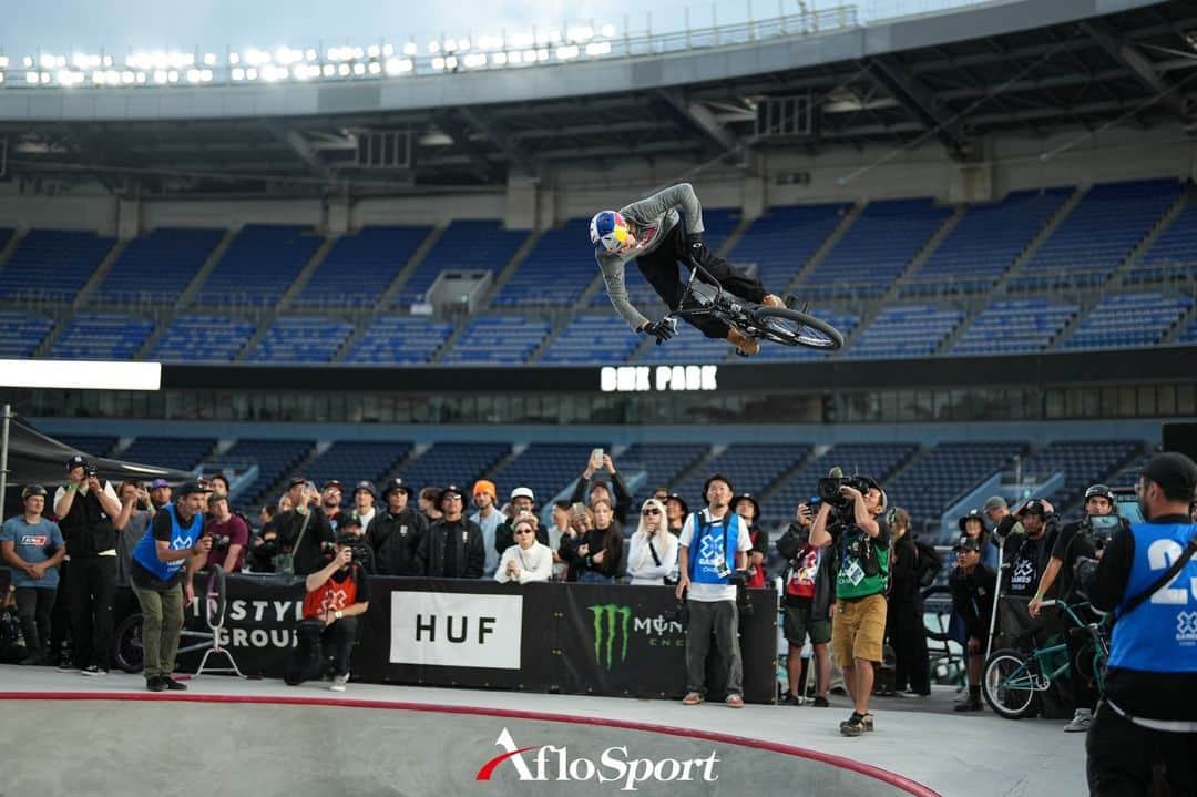 アフロスポーツのインスタグラム：「中村輪夢/Rim Nakamura (JPN), MAY 12, 2023 - Skateboarding : X Games Chiba 2023 BMX Park Elimination at ZOZO Marine Stadium, Chiba, Japan.  #BMX #sportphoto #sportphotography #スポーツ写真」