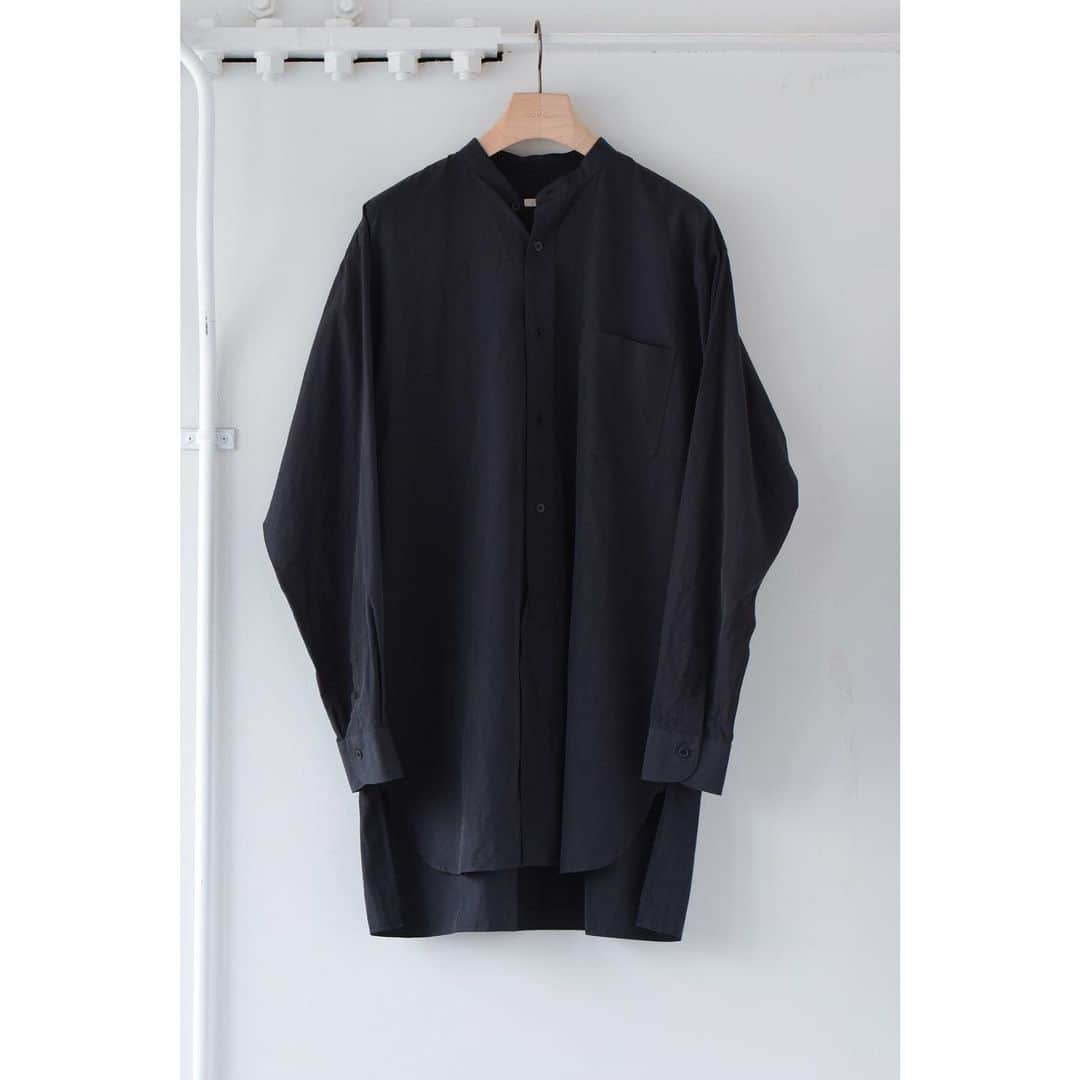 ADAM ET ROPÉさんのインスタグラム写真 - (ADAM ET ROPÉInstagram)「NEW DELIVERLY  for HOMME  ▪︎COMOLI コモリシャツ ¥28,600(tax included) col. WHITE, NAVY GKG83090  バンドカラーシャツ ¥28,600(tax included) col. WHITE, NAVY GKG83100  フットボールTシャツ ¥30,800(tax included) col. WHITE, BLACK GKM83410  デニム ジャケット ¥41,800(tax included) col. NAVY, BLACK GKL83180  デニム ベルテッドパンツ ¥37,400(tax included) col. NAVY, BLACK  8．12 release.  【展開店舗】 新宿ルミネ  上記販売館のOPENより発売となります。 また、ご来店されたお客様より随時ご案内となります。  ・天候や運行状況により商品の到着が遅延する場合がございます、あらかじめご了承ください。  ・その他詳細に関しましては、取扱い店舗へお問い合わせくださいませ。  @adametrope @adametropehomme #adametrope #adametropehomme #23AW #autumn #winter #homme #comoli #コモリ #シャツ #デニム #フットボールt」8月10日 18時13分 - adametrope