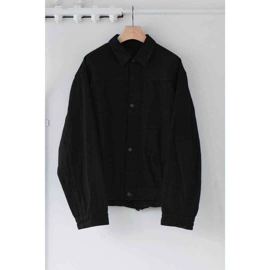 ADAM ET ROPÉさんのインスタグラム写真 - (ADAM ET ROPÉInstagram)「NEW DELIVERLY  for HOMME  ▪︎COMOLI コモリシャツ ¥28,600(tax included) col. WHITE, NAVY GKG83090  バンドカラーシャツ ¥28,600(tax included) col. WHITE, NAVY GKG83100  フットボールTシャツ ¥30,800(tax included) col. WHITE, BLACK GKM83410  デニム ジャケット ¥41,800(tax included) col. NAVY, BLACK GKL83180  デニム ベルテッドパンツ ¥37,400(tax included) col. NAVY, BLACK  8．12 release.  【展開店舗】 新宿ルミネ  上記販売館のOPENより発売となります。 また、ご来店されたお客様より随時ご案内となります。  ・天候や運行状況により商品の到着が遅延する場合がございます、あらかじめご了承ください。  ・その他詳細に関しましては、取扱い店舗へお問い合わせくださいませ。  @adametrope @adametropehomme #adametrope #adametropehomme #23AW #autumn #winter #homme #comoli #コモリ #シャツ #デニム #フットボールt」8月10日 18時13分 - adametrope