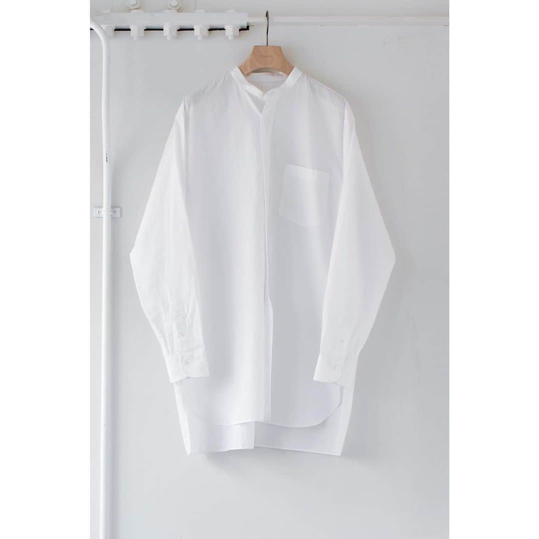 ADAM ET ROPÉさんのインスタグラム写真 - (ADAM ET ROPÉInstagram)「NEW DELIVERLY  for HOMME  ▪︎COMOLI コモリシャツ ¥28,600(tax included) col. WHITE, NAVY GKG83090  バンドカラーシャツ ¥28,600(tax included) col. WHITE, NAVY GKG83100  フットボールTシャツ ¥30,800(tax included) col. WHITE, BLACK GKM83410  デニム ジャケット ¥41,800(tax included) col. NAVY, BLACK GKL83180  デニム ベルテッドパンツ ¥37,400(tax included) col. NAVY, BLACK  8．12 release.  【展開店舗】 新宿ルミネ  上記販売館のOPENより発売となります。 また、ご来店されたお客様より随時ご案内となります。  ・天候や運行状況により商品の到着が遅延する場合がございます、あらかじめご了承ください。  ・その他詳細に関しましては、取扱い店舗へお問い合わせくださいませ。  @adametrope @adametropehomme #adametrope #adametropehomme #23AW #autumn #winter #homme #comoli #コモリ #シャツ #デニム #フットボールt」8月10日 18時13分 - adametrope
