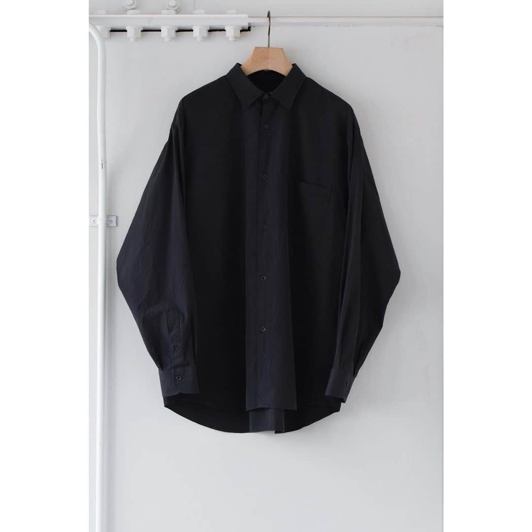 ADAM ET ROPÉさんのインスタグラム写真 - (ADAM ET ROPÉInstagram)「NEW DELIVERLY  for HOMME  ▪︎COMOLI コモリシャツ ¥28,600(tax included) col. WHITE, NAVY GKG83090  バンドカラーシャツ ¥28,600(tax included) col. WHITE, NAVY GKG83100  フットボールTシャツ ¥30,800(tax included) col. WHITE, BLACK GKM83410  デニム ジャケット ¥41,800(tax included) col. NAVY, BLACK GKL83180  デニム ベルテッドパンツ ¥37,400(tax included) col. NAVY, BLACK  8．12 release.  【展開店舗】 新宿ルミネ  上記販売館のOPENより発売となります。 また、ご来店されたお客様より随時ご案内となります。  ・天候や運行状況により商品の到着が遅延する場合がございます、あらかじめご了承ください。  ・その他詳細に関しましては、取扱い店舗へお問い合わせくださいませ。  @adametrope @adametropehomme #adametrope #adametropehomme #23AW #autumn #winter #homme #comoli #コモリ #シャツ #デニム #フットボールt」8月10日 18時13分 - adametrope