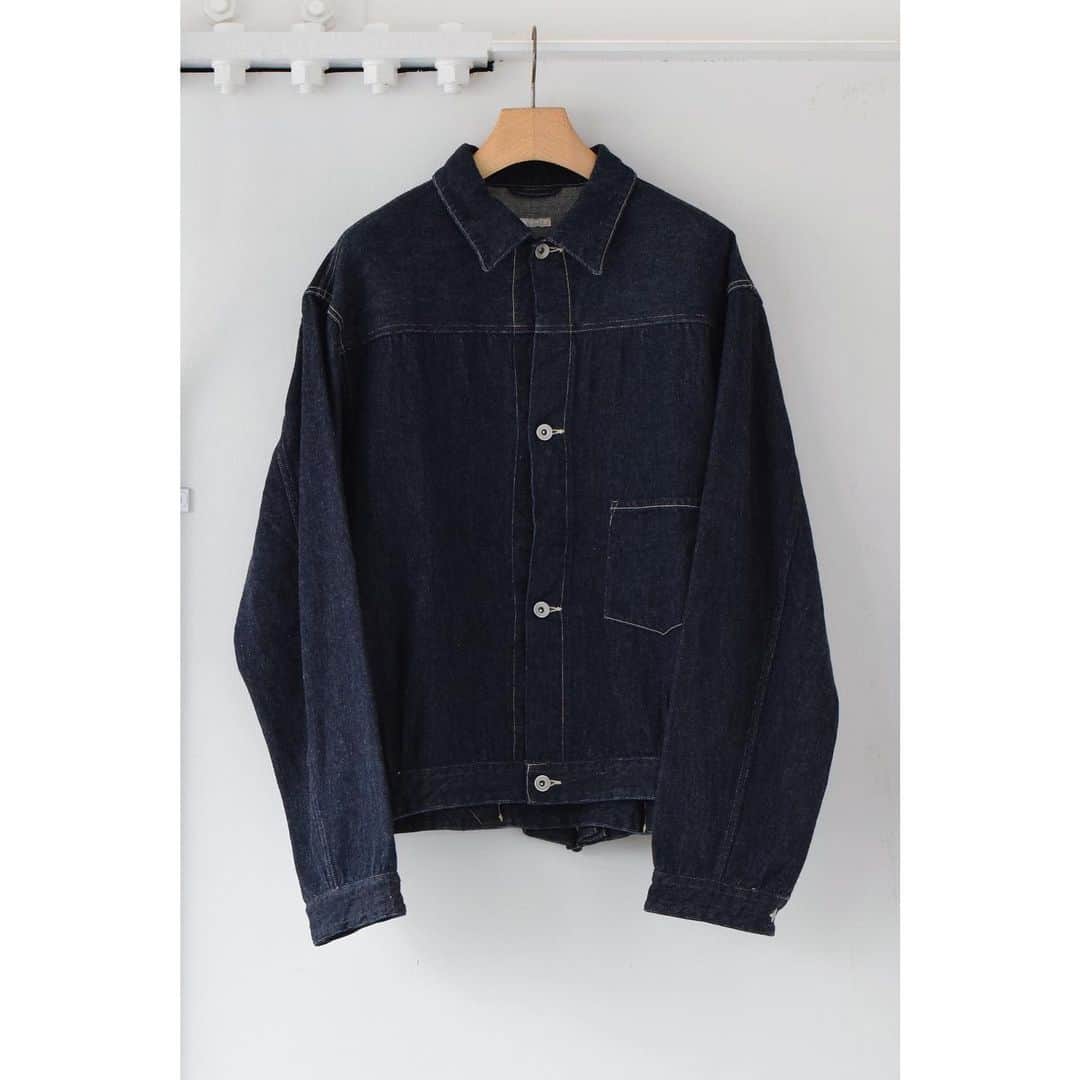 ADAM ET ROPÉさんのインスタグラム写真 - (ADAM ET ROPÉInstagram)「NEW DELIVERLY  for HOMME  ▪︎COMOLI コモリシャツ ¥28,600(tax included) col. WHITE, NAVY GKG83090  バンドカラーシャツ ¥28,600(tax included) col. WHITE, NAVY GKG83100  フットボールTシャツ ¥30,800(tax included) col. WHITE, BLACK GKM83410  デニム ジャケット ¥41,800(tax included) col. NAVY, BLACK GKL83180  デニム ベルテッドパンツ ¥37,400(tax included) col. NAVY, BLACK  8．12 release.  【展開店舗】 新宿ルミネ  上記販売館のOPENより発売となります。 また、ご来店されたお客様より随時ご案内となります。  ・天候や運行状況により商品の到着が遅延する場合がございます、あらかじめご了承ください。  ・その他詳細に関しましては、取扱い店舗へお問い合わせくださいませ。  @adametrope @adametropehomme #adametrope #adametropehomme #23AW #autumn #winter #homme #comoli #コモリ #シャツ #デニム #フットボールt」8月10日 18時13分 - adametrope