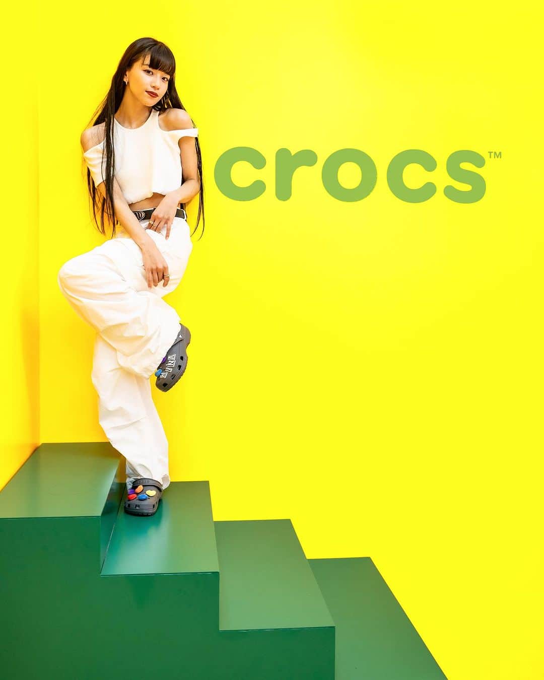 クロックス（crocs）さんのインスタグラム写真 - (クロックス（crocs）Instagram)「クロックスコーデ feat. @hina_faky   ハートのジビッツ™️チャームが 気になります😍  #クロックス #ジビッツ #crocs #jibbitz」8月10日 18時33分 - crocsjp