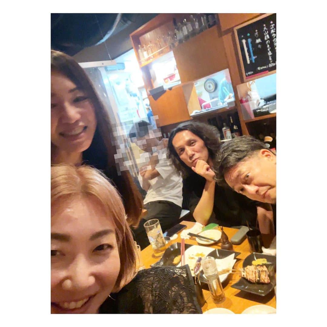 のインスタグラム：「🥂👯‍♀️🥂  ちょいと前の宴🍻  作家の大先輩と、 お仕事仲間たちとごはん  そこで、 ポッドキャストとかどーなのかねー？ ってはなしになり…  先輩の超絶アドバイスのもと、 勢いではじめてみたよねー😝  #女子ののびしろ  #spotify  #隔週配信   ただただ、 𓏸𓏸の、のびしろについて語るっていうね 誰が聞くんだ？みたいなとこはあるけど、 意外にくすっとしたりして  もしよかったら聞いてみてね🤍  https://open.spotify.com/show/1kkB2YOamG3RkGJ7GzQSrZ?si=G_jI9ZFdTFO48WbkG6sDUg」