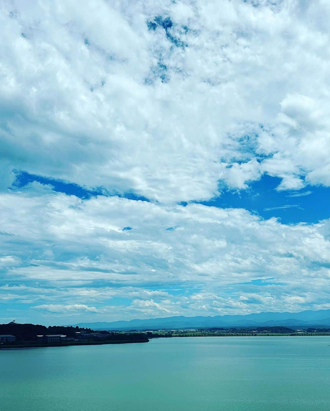 井出有治のインスタグラム：「今年の夏も石川県へ🐟 お墓の掃除は日中の猛暑を避けて、朝5時からやってみたけど大正解😄  #早起きは3文の徳  #石川県 #加賀市 #片山津温泉 #お盆 #お墓参り」