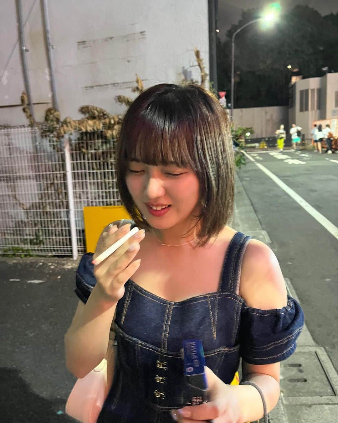 のインスタグラム：「人生初のタバコでしたがこの後普通に喘息で胸痛くなって二度と吸わないことが確定しました🚬」