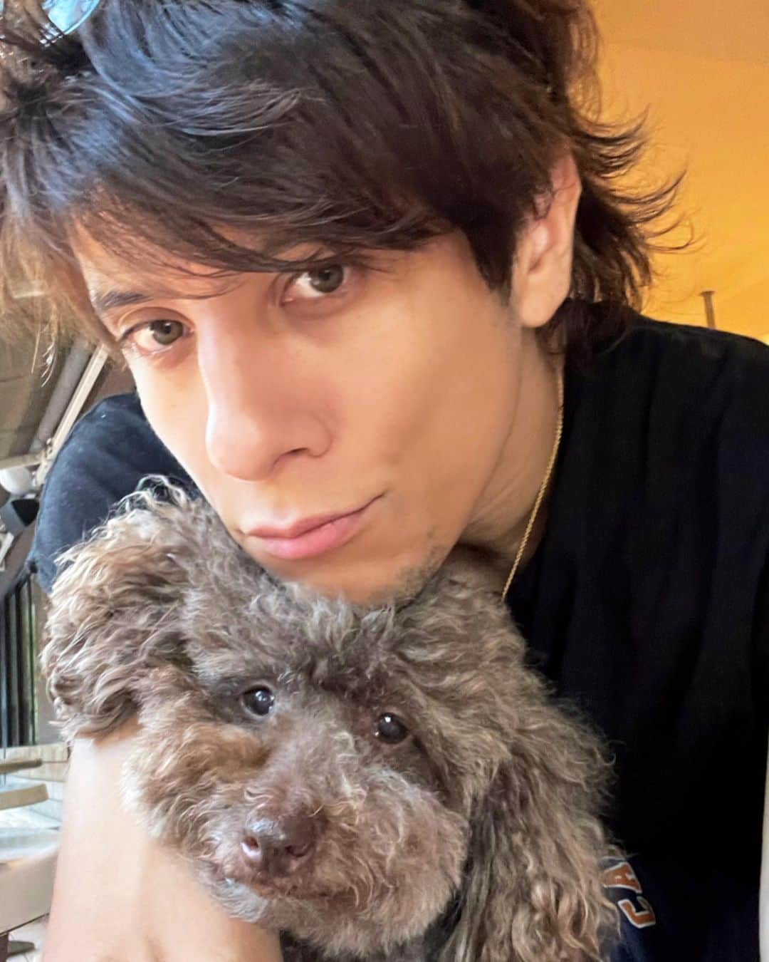 城田純のインスタグラム：「元気ですか？  僕とルークはとても元気です✌️  お盆休みは皆様どう過ごすのかな？」