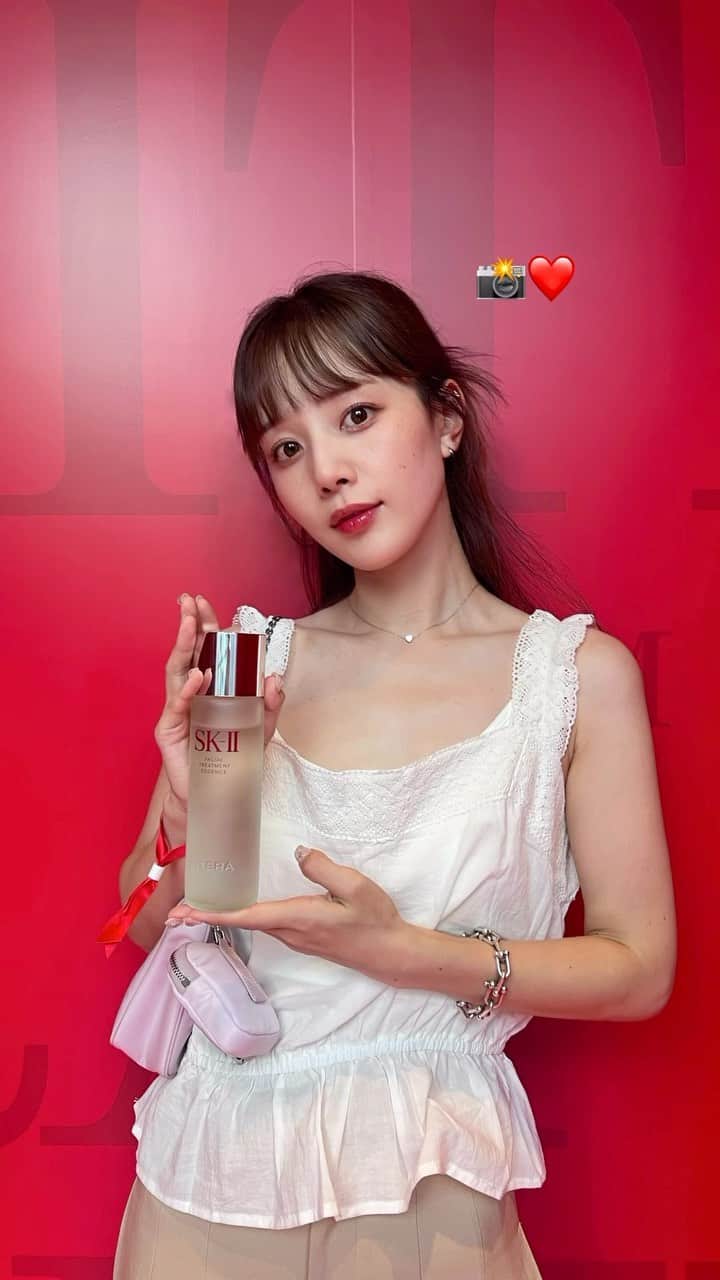目見田早弥子のインスタグラム：「SK-II (@skii) のPOPUPに行ってきました❤️  SK-IIを代表する化粧水「ピテラ」のこと、 季節によって肌が抱える悩みやダメージ、 そのためのケアのことが学べてとても勉強になりました👏🏻💫 人それぞれ肌悩みも肌質も違うから この機会にぜひ肌診断受けたり プロのアドバイス貰って美肌に近づきましょう~🦋 美しい素肌を目指して、私もピテラ使ってみます❤️ 新発売のスキンパワー アドバンスト クリームも めちゃくちゃ良さそうだったよ😳...!!  #skii #ピテラ #ピテラエッセンス #フェイシャルトリートメントエッセンス」