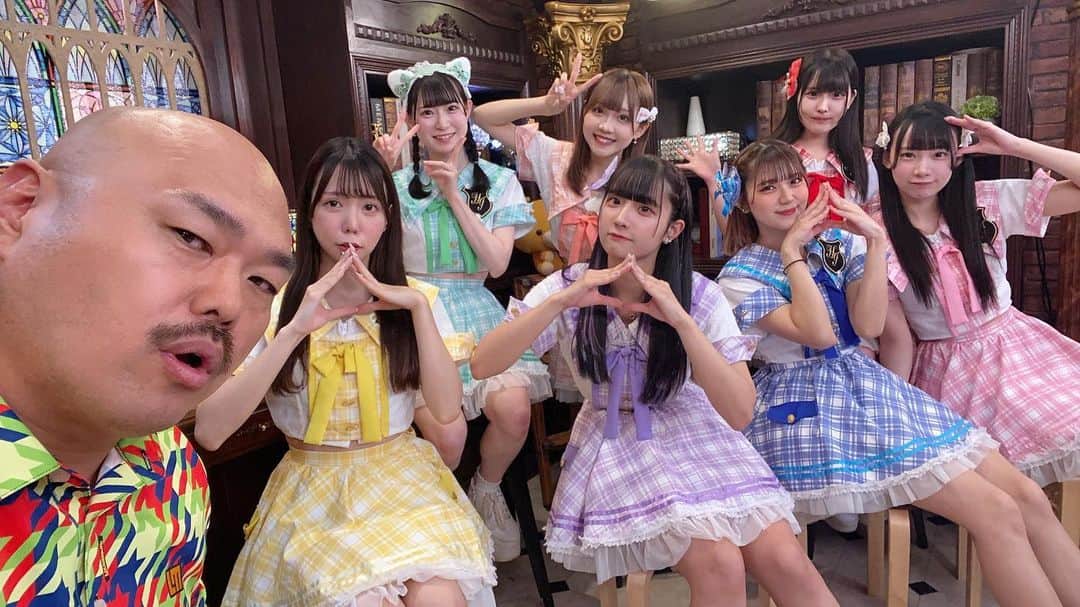 のインスタグラム：「SHOWROOM 【アイドルのいろは】  本日もワイワイだったしんねー！ りんかちゃんが珍しく上手くいかずに面白かったしん！ #SHOWROOM #花いろは #アイドルのいろは #クロちゃん」