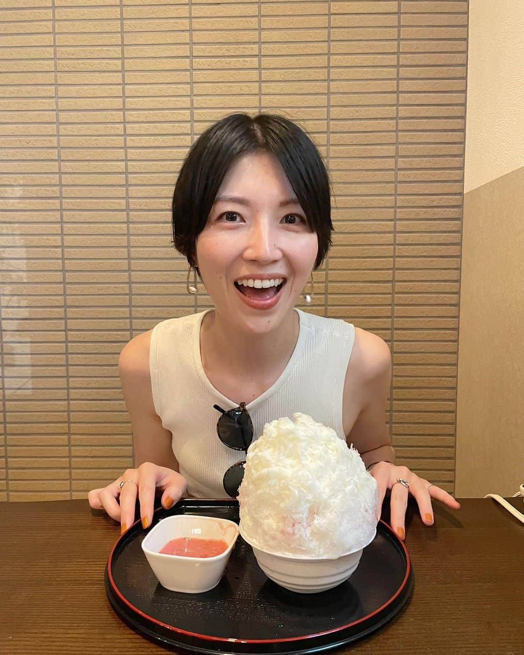 藤村聖子さんのインスタグラム写真 - (藤村聖子Instagram)「🎂🎉🎉🎉  お誕生日おめでとうワタシ🥳♡ 32歳だって〜ついにカレンダーには載らない数字まできてしまった…！  健康で楽しく大人になれて嬉しい！！ 大好きなみんなに囲まれて毎日幸せ！！  もはや一番怖いものは【不健康】なので、とにかく身体に気をつけて過ごそうと思います！！  皆さんいつもありがとうね〜〜〜 益々の美しさを放つワタシもよろしくね〜〜  #誕生日 #32歳 #かわいい」8月10日 18時57分 - shoko_fujimura