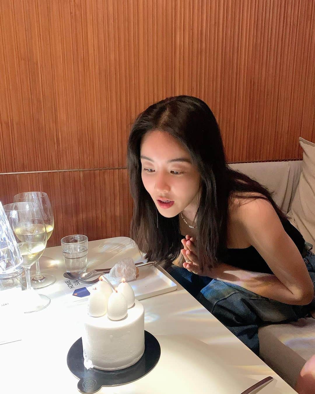 ファンウ・スルヘのインスタグラム：「2주전 미리 생일챙겨준 소중한 친구들 ❤️오늘도  한분한분  소중이 감사합니다🙏비 많이 내리는데 조심하시고 건강하세요 💪」