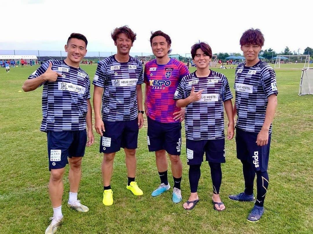 sfidaさんのインスタグラム写真 - (sfidaInstagram)「. U-12北海道フットボールドリームカップ2023  8/3-5に北海道でFDカップが開催されました！  ✔︎大会委員長 巻誠一郎さん  @makiseiichiro9   ✔︎大会プロデューサー 那須大亮さん @nasudaisuke_official   ✔︎スペシャルゲスト LISEMさん @lisem_taka  @keigostagram  @lisem_shige   豪華メンバーがsfidaユニフォームを纏い、大会を盛り上げてくれました🔥  #fdcup #fdカップ #sfida #スフィーダ #サッカー大会 #サッカー soccer #football #少年サッカー #サッカー少年 #サッカー少女」8月10日 18時59分 - sfidasports