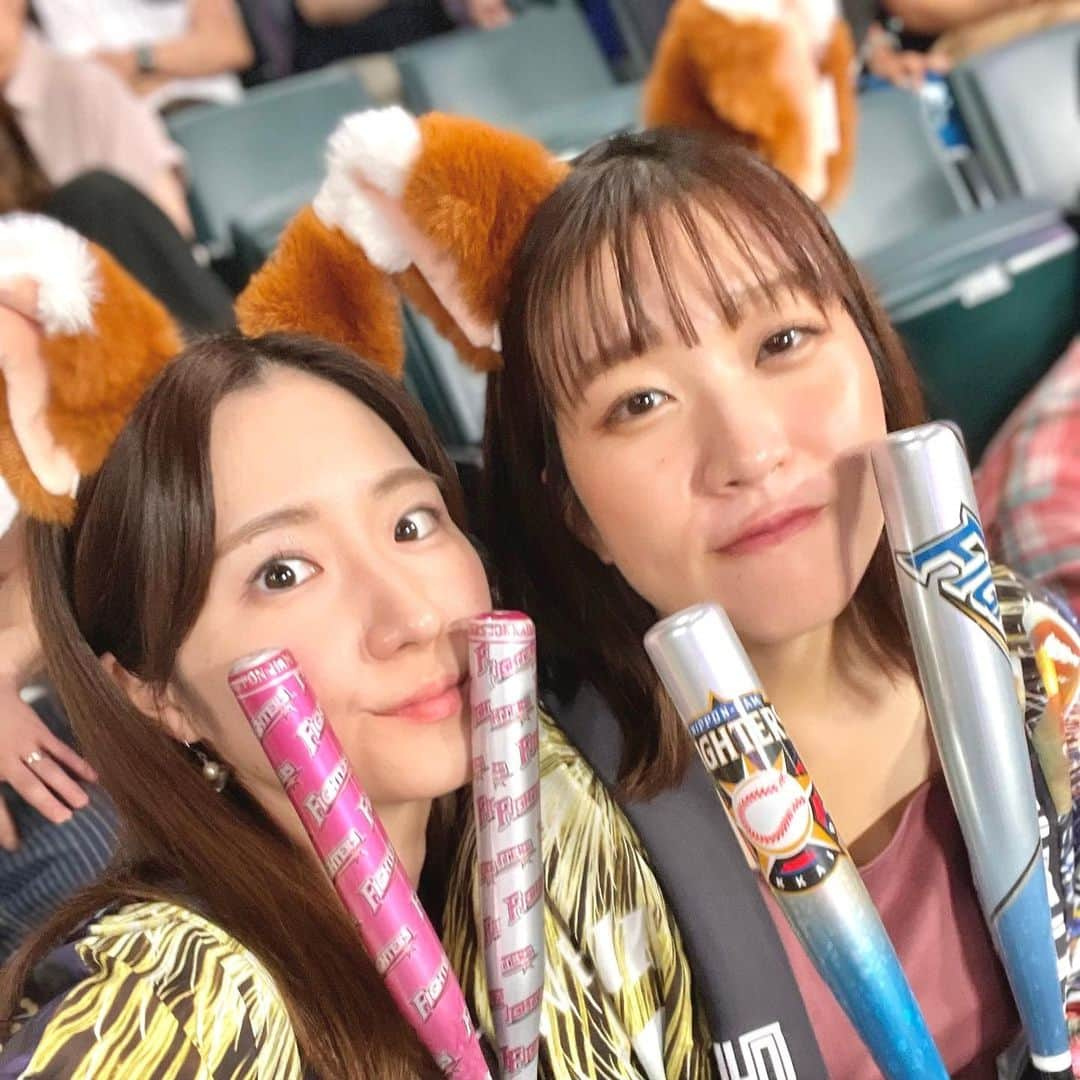 世永聖奈さんのインスタグラム写真 - (世永聖奈Instagram)「🦊 ⁡ ⁡ 初エスコンという後輩と観戦した日 ⁡ ⁡ #エスコンフィールド北海道 #北海道 #北広島 #北海道日本ハムファイターズ #ファイターズ #気づけば食べてばかり #しゃけまる弁当 #シャウエッセン ⁡」8月10日 19時05分 - hbc_yonagasena