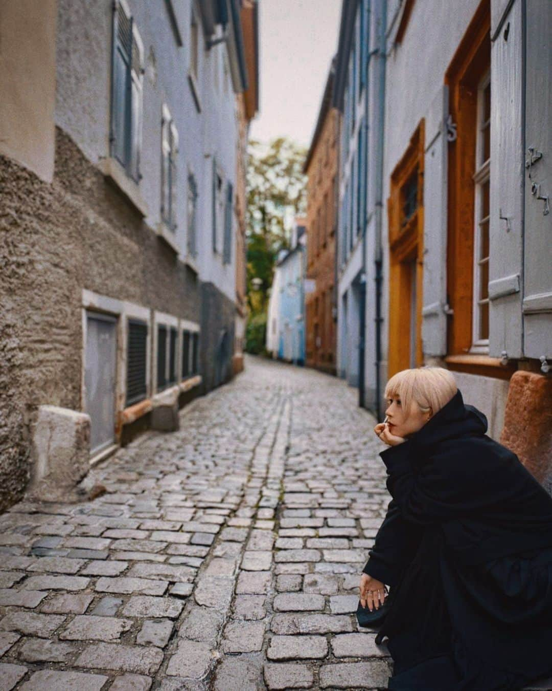 ReoNaのインスタグラム：「ハイデルベルクの裏路地  Photo by @ryoheiarahata  #Heidelberg」