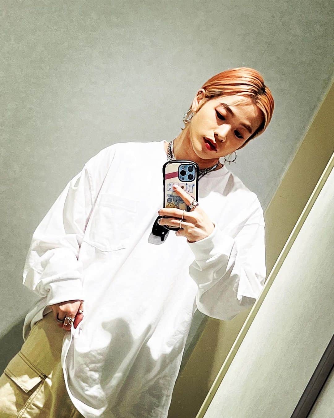 山本彰吾のインスタグラム：「. リリースイベント全日程が終了しました👏 リリイベ来てくれた皆さんに感謝です🙏 そして日々いつも僕たちを応援してくれている 皆さんにも最大限のお礼を送りたいと思います🥺✨ . . . 沢山のRAVERSとのあ思い出が出来たし 初めて目標を達成する事ができました🙇 . この経験は必ず 僕たちとRAVERSの明日からの 未来を照らすべき 結果だと思いますし このお礼を パフォーマンスで 全力で返していきたいと 思いますʕ⁎̯͡⁎ʔ༄ . . . 今回来れなかった方も SNSなどで盛り上げてくれたり ありがとうございました😭 . . 次の福岡公演に向けて 明日からまた 気合い入れて頑張っていきたいと 思いますので 引き続きRAMPAGEを 宜しくお願い致します🤲🔥 . 楽しかった〜 . . さぁ各地の美味しい身体に蓄えしもの達よ… 燃えてくれ(切実)」