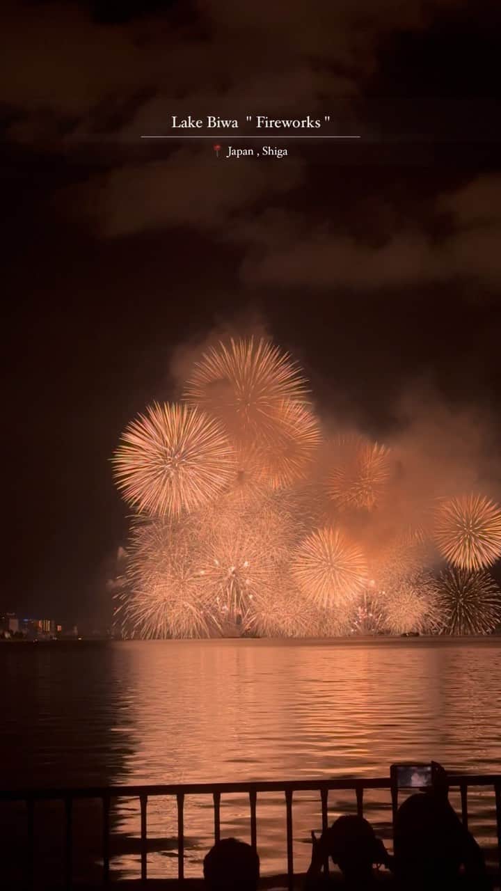 水上京香のインスタグラム：「⁡ 4年ぶりの開催。 個人的には、約10年ぶりの琵琶湖大花火大会！ フィナーレを、皆様にお裾分け🎇 #琵琶湖大花火大会」