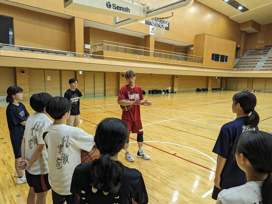 藤高宗一郎さんのインスタグラム写真 - (藤高宗一郎Instagram)「. みんな上手やったな〜⛹️‍♀️ 応援してます📣 最近クリニックなどで子供達に指導をさせてもらう機会が増えているのですが、色々気付かされることが沢山あって勉強になります👀 色々学んでいこう📖 ありがとうございました！！ #バンビシャス奈良 #ロート製薬」8月10日 19時13分 - ssou3