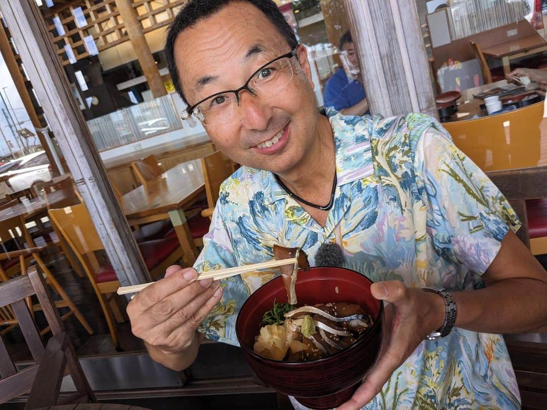 KHBアナウンス部のインスタグラム：「. . きょうの生中継は道の駅「上品の郷」から！ 道の駅では県内唯一♨️が併設された産直、グルメも充実の 人気スポット！　 夏休みやお盆休みのお出かけにいーですよ！ . . #khb #東日本放送 #ナマイキテレビ #ナマイキTV #生中継 #道の駅 #上品の郷 #お盆 #帰省 #石巻 #アナウンサー #熊谷博之」