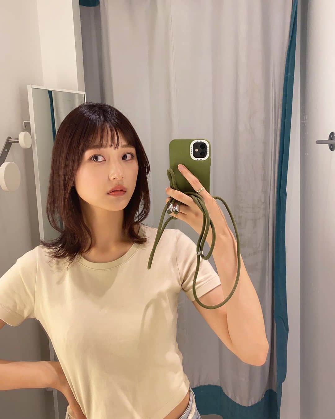 のインスタグラム：「👒⸒⸒  みんなはお盆何するのー？☺︎  私はドライブしたいし、かき氷たべたいし、 ふじまるにも会いたいなっ️🐶🩵」